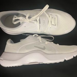 New!! Women’s white Nike sneakers!! Free shipping